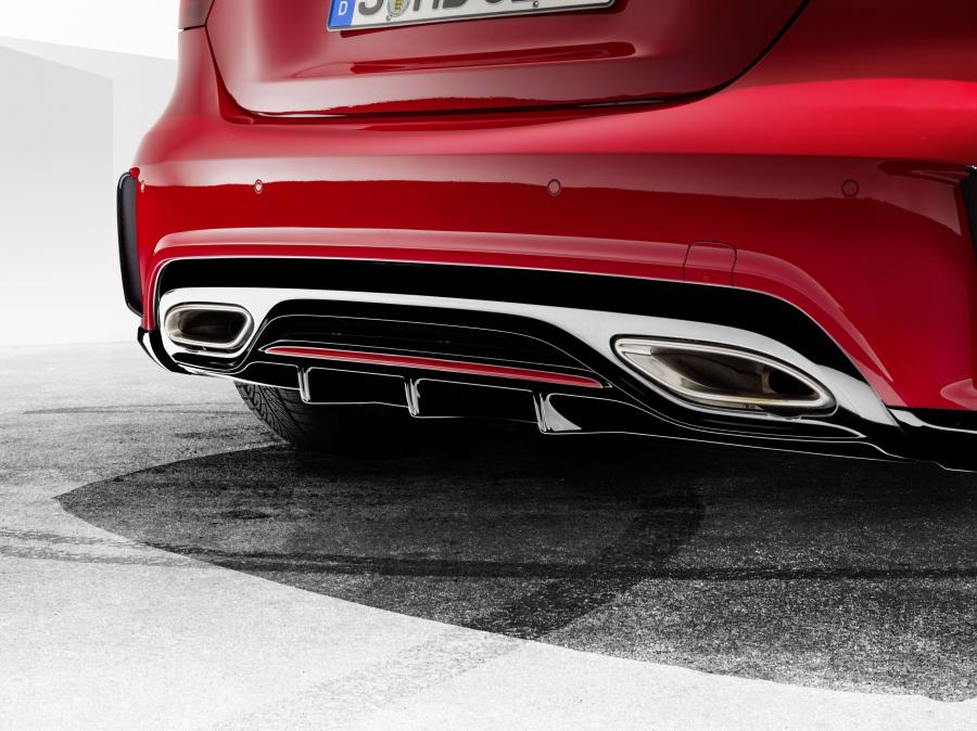  Mercedes-Benz A250 AMG Line 2016 года  (фото 4 из 6)
